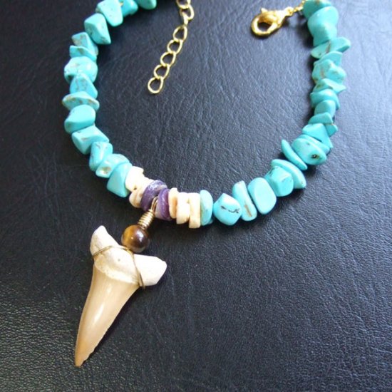 【表示現品】古代シロワニの仲間の歯化石　ビーズブレスレット - STF-16003