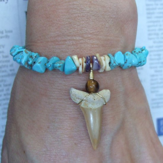 【表示現品】古代シロワニの仲間の歯化石　ビーズブレスレット - STF-16003