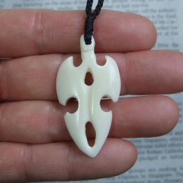 フリーデザインボーンカービングペンダント【オリジナルデザイン】 - 16008chd