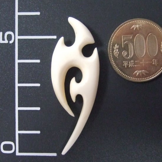 フリーデザインボーンカービングペンダント - 16013zhc 《一点もの》