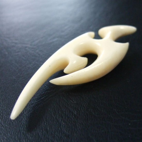 フリーデザインボーンカービングペンダント - 16013zhc 《一点もの》