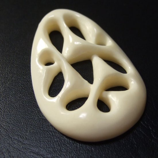 フリーデザインボーンカービングペンダント - 16031apc