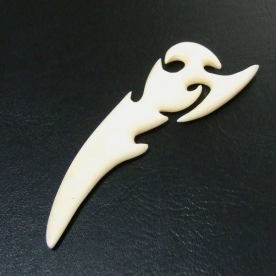 フリーデザインボーンカービングペンダント - 16035zhb 《一点もの》