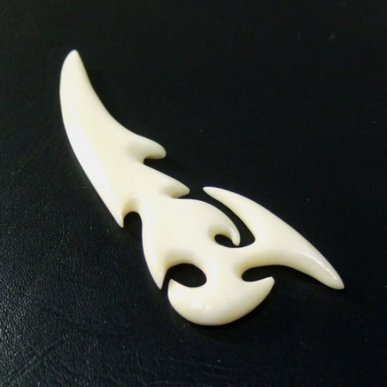 フリーデザインボーンカービングペンダント - 16035zhb 《一点もの》