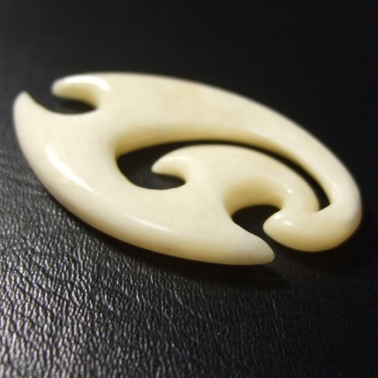 フリーデザインボーンカービングペンダント - 16040zhb 《一点もの》