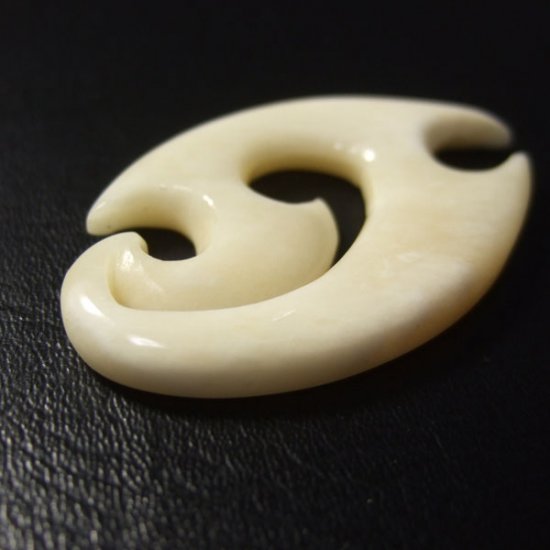 フリーデザインボーンカービングペンダント - 16040zhb 《一点もの》