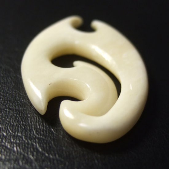 フリーデザインボーンカービングペンダント - 16040zhb 《一点もの》