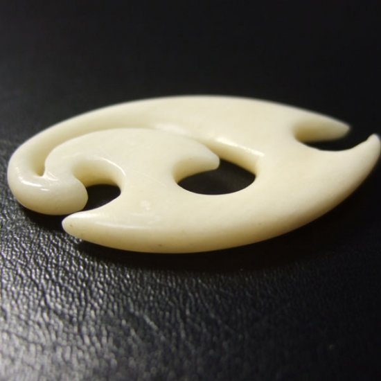 フリーデザインボーンカービングペンダント - 16040zhb 《一点もの》