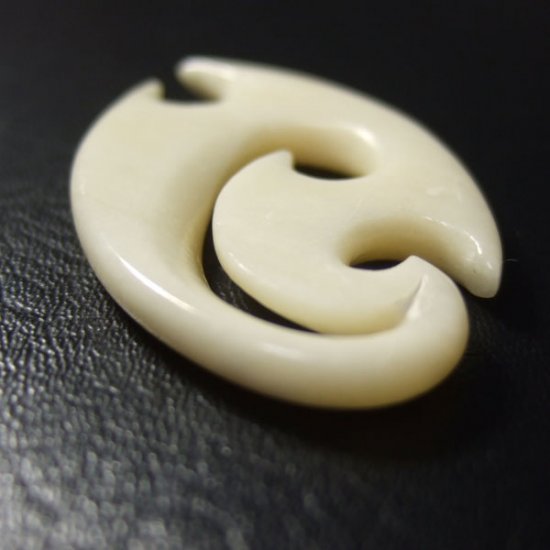 フリーデザインボーンカービングペンダント - 16040zhb 《一点もの》