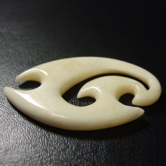 フリーデザインボーンカービングペンダント - 16040zhb 《一点もの》