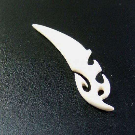 フリーデザインボーンカービングペンダント - 16041zhb 《一点もの》