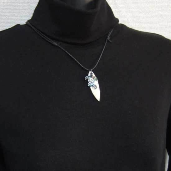 PAUAカービングペンダント【サーブボード】 - BTC-30075