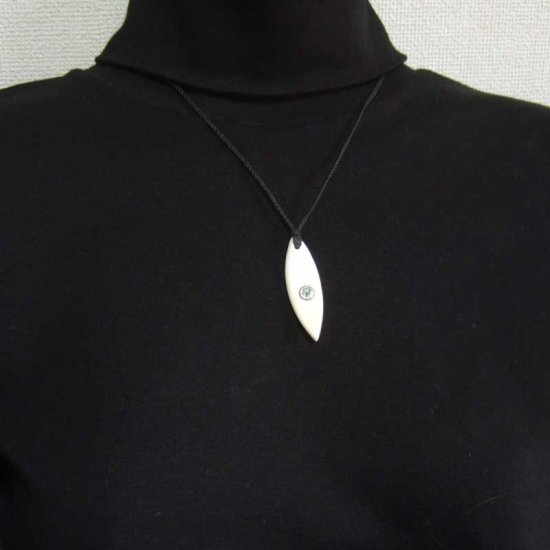 ボーンカービングペンダント【サーブボード】 - BTC-30081