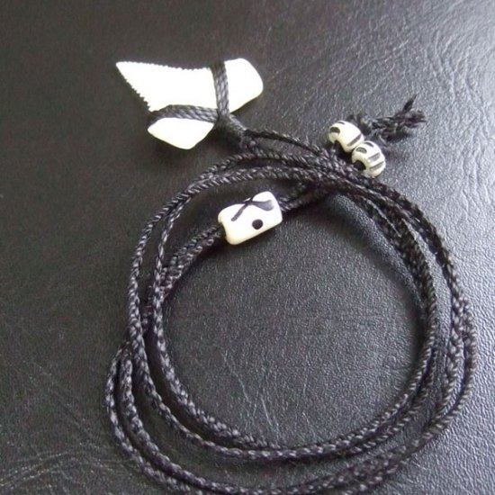 【表示現品】3.0cm 本物のホホジロザメ（ホオジロザメ） の歯ペンダント - 21195zhb