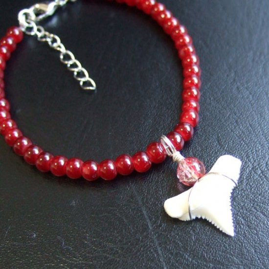 【表示現品】ホオジロザメの歯　ビーズブレスレット - GWN-15001