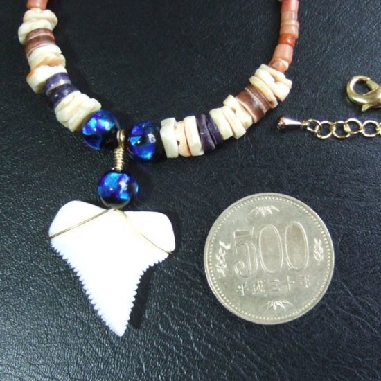 【表示現品】ホオジロザメの歯 ほたる玉ペンダントトップ - GWP-11015