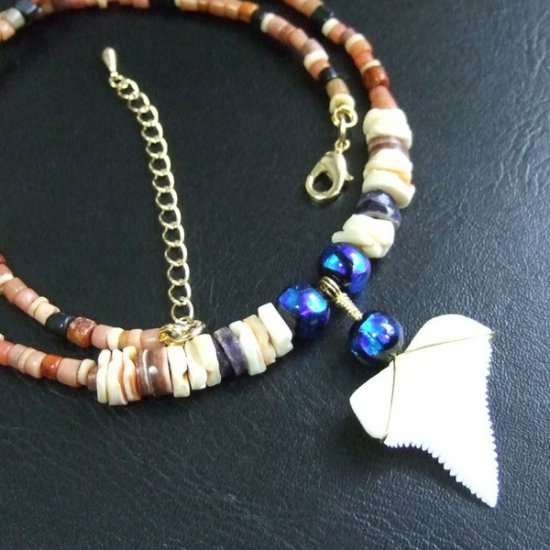 【表示現品】ホオジロザメの歯 ほたる玉ペンダントトップ - GWP-11015