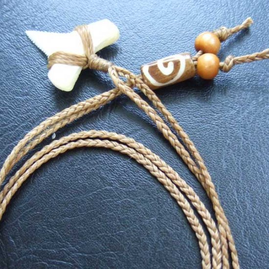 【表示現品】2.4cm 本物のホホジロザメ（ホオジロザメ） の歯ペンダント - GWP-11027