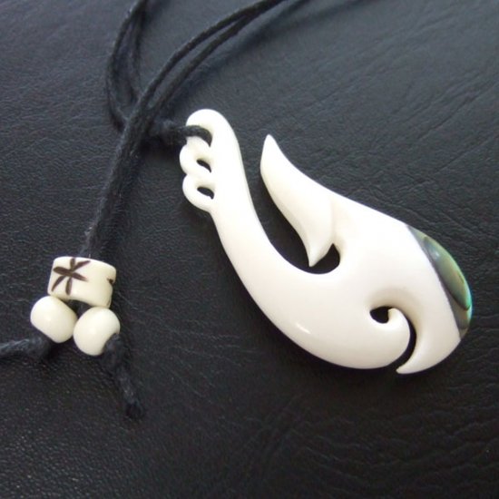 ボーンカービングペンダント【フィッシュフック】 - 12005chc