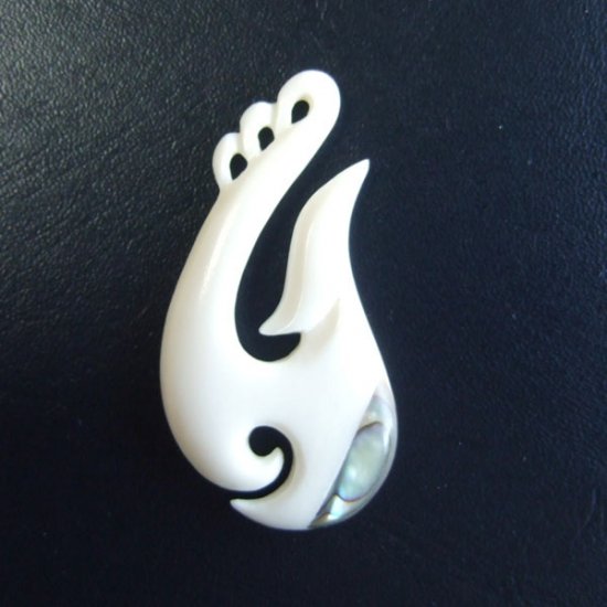 ボーンカービングペンダント【フィッシュフック】 - 12005chc