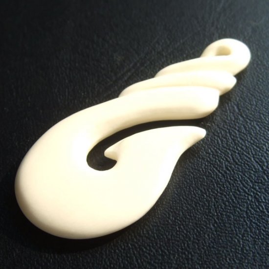 ボーンカービングペンダント【フィッシュフック】 - 12009chd