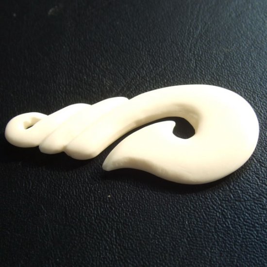 ボーンカービングペンダント【フィッシュフック】 - 12009chd