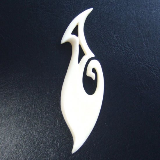 ボーンカービングペンダント【フィッシュフック】 - 12010zhc 《一点もの》