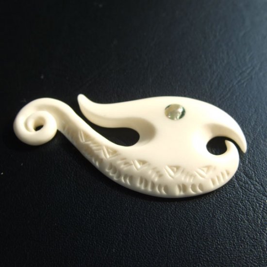 ボーンカービングペンダント【フィッシュフック】 - 12013nzc