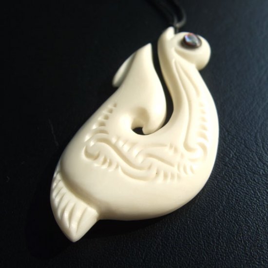 ボーンカービングペンダント【フィッシュフック】 - 12015nzb 《一点もの》