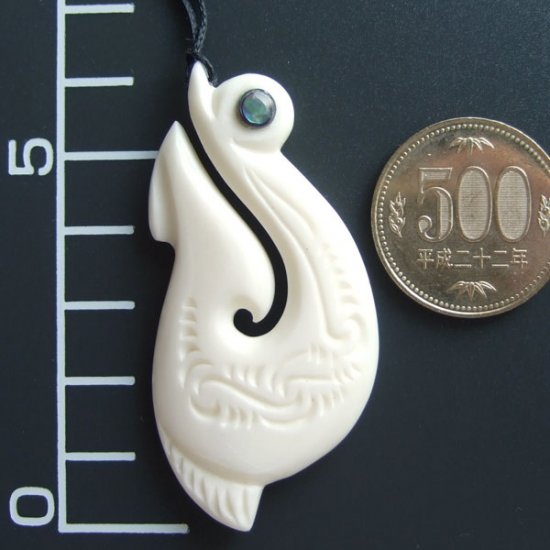 ボーンカービングペンダント【フィッシュフック】 - 12015nzb 《一点もの》