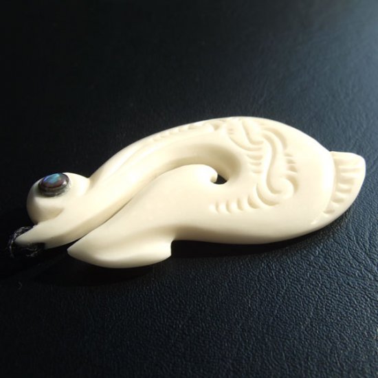 ボーンカービングペンダント【フィッシュフック】 - 12015nzb 《一点もの》