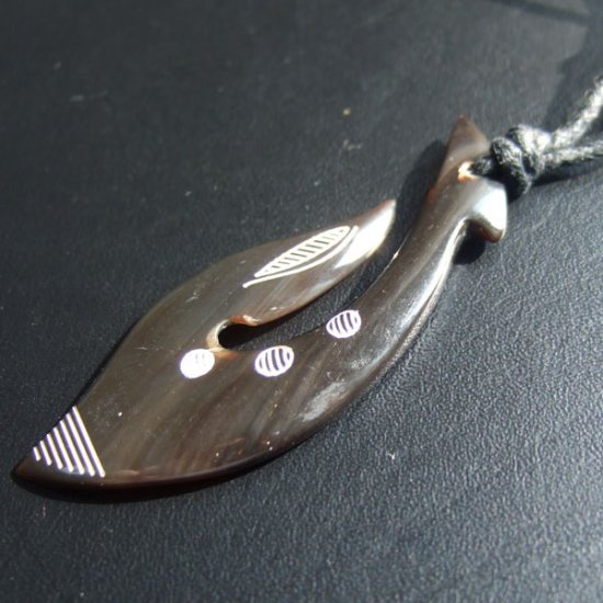 カービングペンダント【フィッシュフック】 - 12019chd