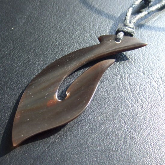 カービングペンダント【フィッシュフック】 - 12019chd