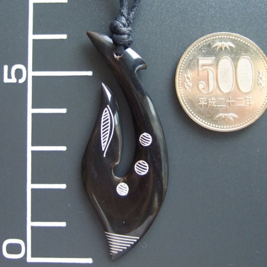 カービングペンダント【フィッシュフック】 - 12019chd