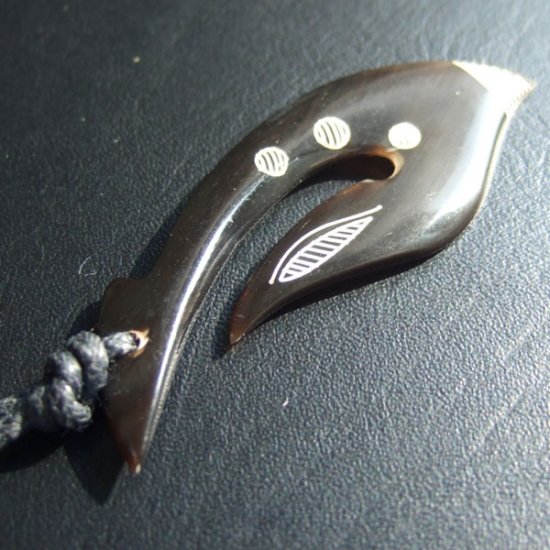 カービングペンダント【フィッシュフック】 - 12019chd