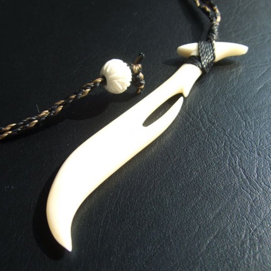 ボーンカービングペンダント【フィッシュフック】 - 12020zhc 《一点もの》