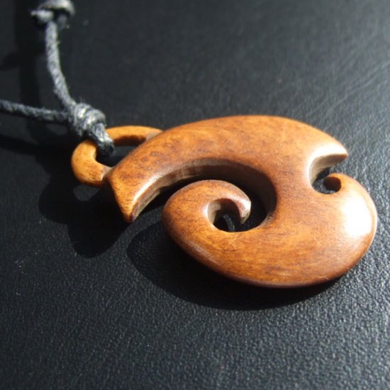 フリーデザイン　ステインボーンカービングペンダント - 12021chd