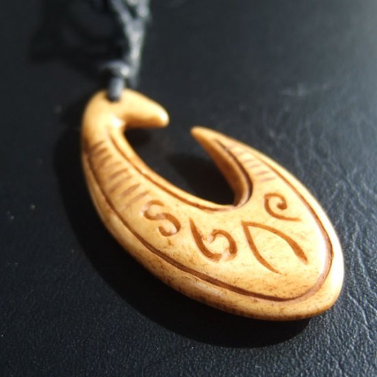 ボーンカービングペンダント【フィッシュフック】 - 12024chd