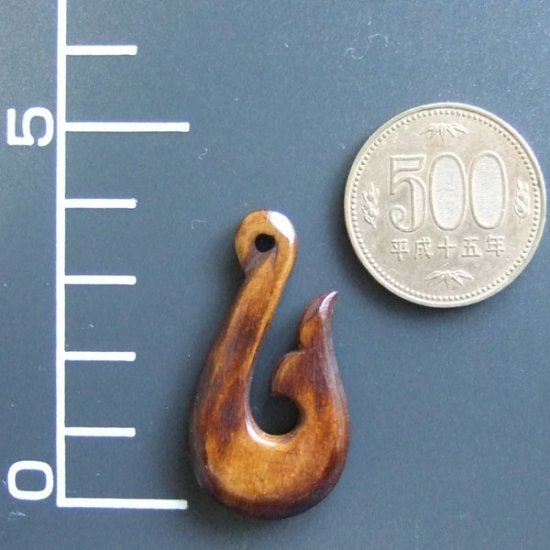 ステイン　ボーンカービングペンダント【フィッシュフック】 - 12034chd