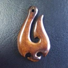 ステイン　ボーンカービングペンダント【フィッシュフック】 - 12036chd