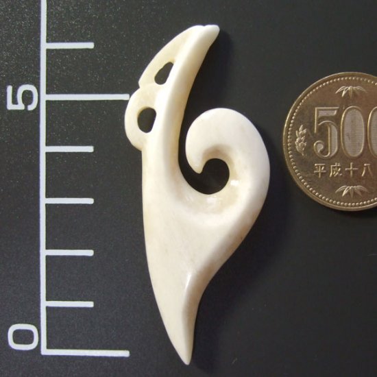 ボーンカービングペンダント【フィッシュフック】 - 12040zkb 《一点もの》