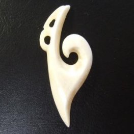 ボーンカービングペンダント【フィッシュフック】 - 12040zkb 《一点もの》