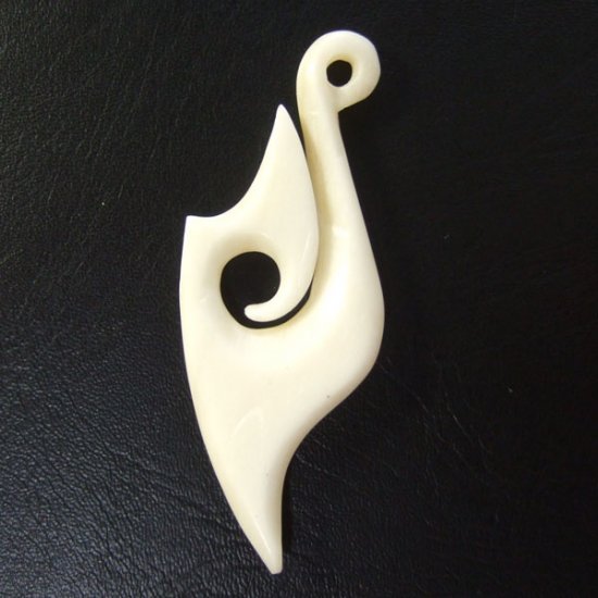 ボーンカービングペンダント【フィッシュフック】 - 12041zhb 《一点もの》