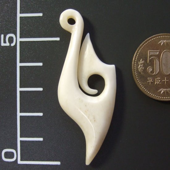 ボーンカービングペンダント【フィッシュフック】 - 12041zhb 《一点もの》