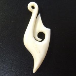 ボーンカービングペンダント【フィッシュフック】 - 12041zhb 《一点もの》