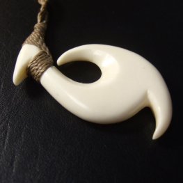 ボーンカービングペンダント【フィッシュフック】 - 12043zhb 《一点もの》
