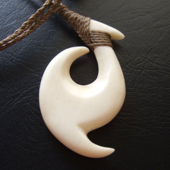 ボーンカービングペンダント【フィッシュフック】 - 12043zhb 《一点もの》