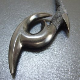 カービングペンダント【フィッシュフック】 - 12049zhb 《一点もの》