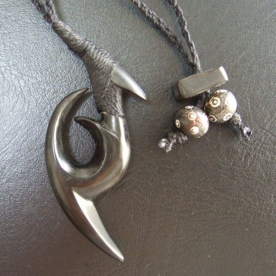 カービングペンダント【フィッシュフック】 - 12049zhb 《一点もの》