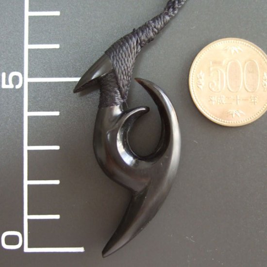カービングペンダント【フィッシュフック】 - 12049zhb 《一点もの》